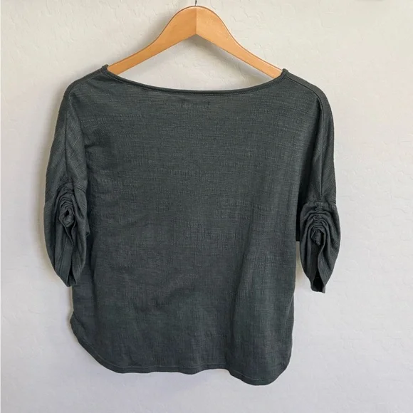 Max Studio Olive green Short Sleeve Textured Knit Top ruched sleeves like New! - Picture 3 of 3